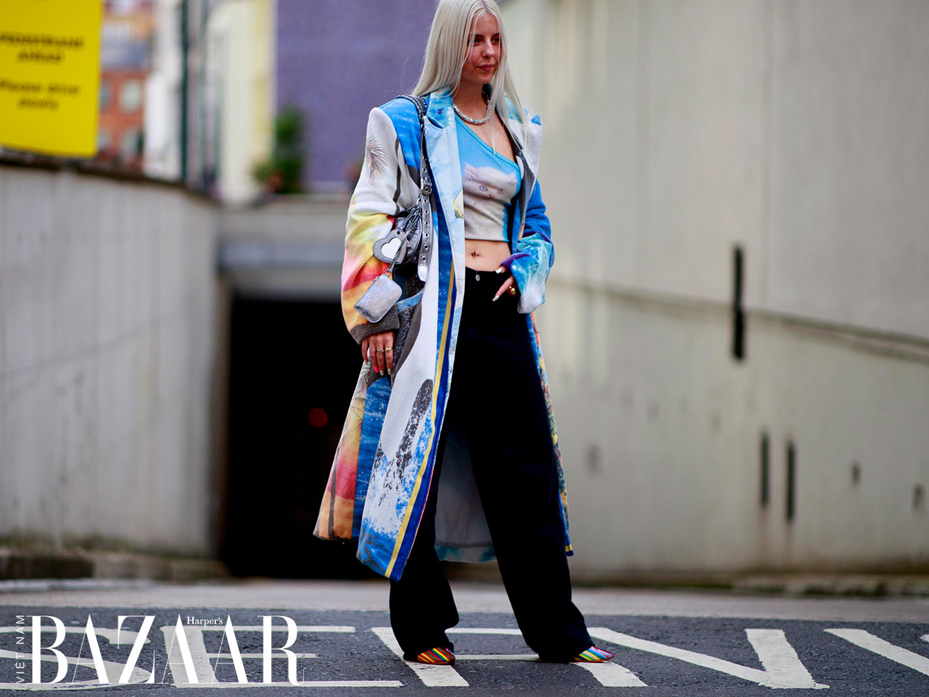 Street style tuần lễ thời trang London Xuân Hè 2022: Xua đi tiết trời u ám với màu sắc rực rỡ