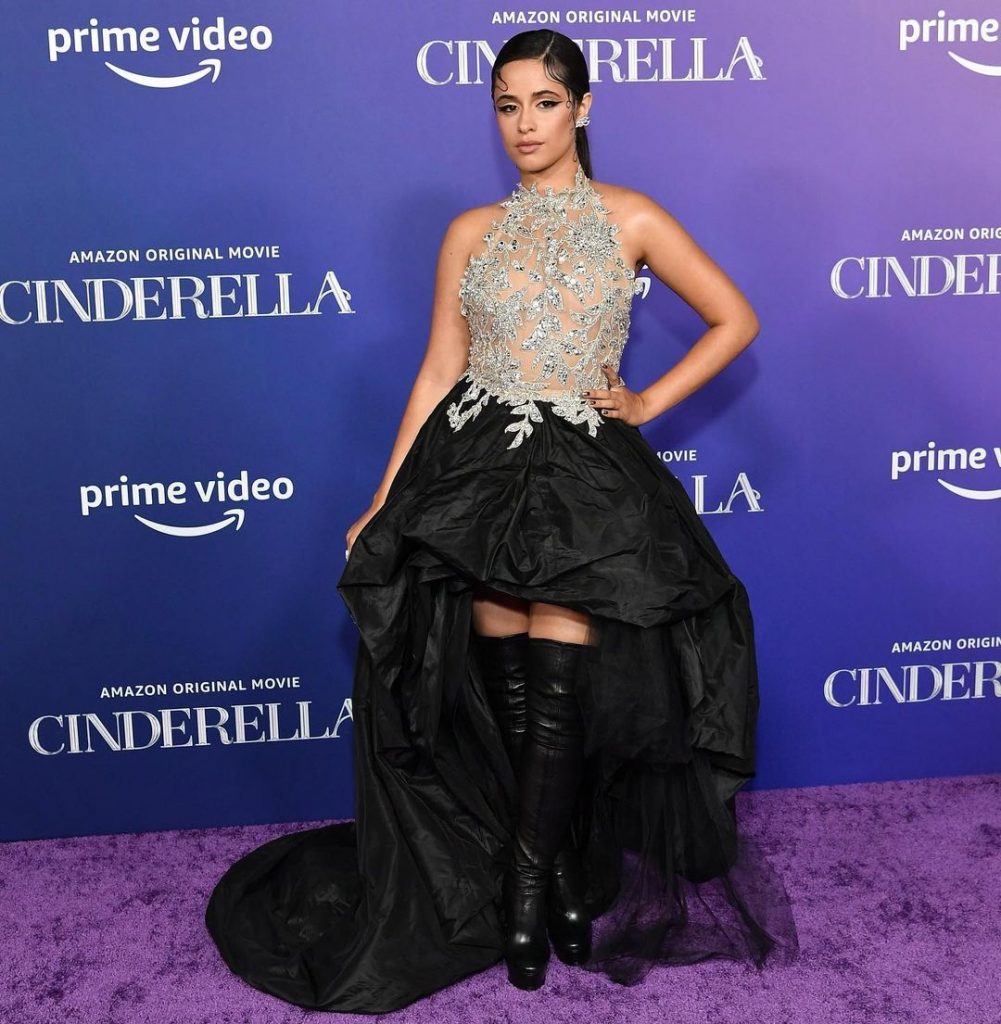 Camila Cabello, Shawn Mendes tình tứ trên thảm đỏ Cinderella