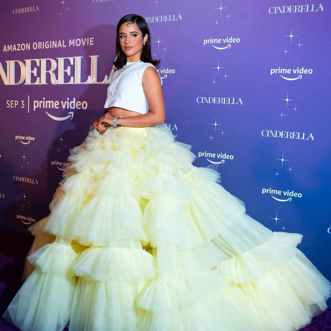 Camila Cabello, Shawn Mendes tình tứ trên thảm đỏ Cinderella 2