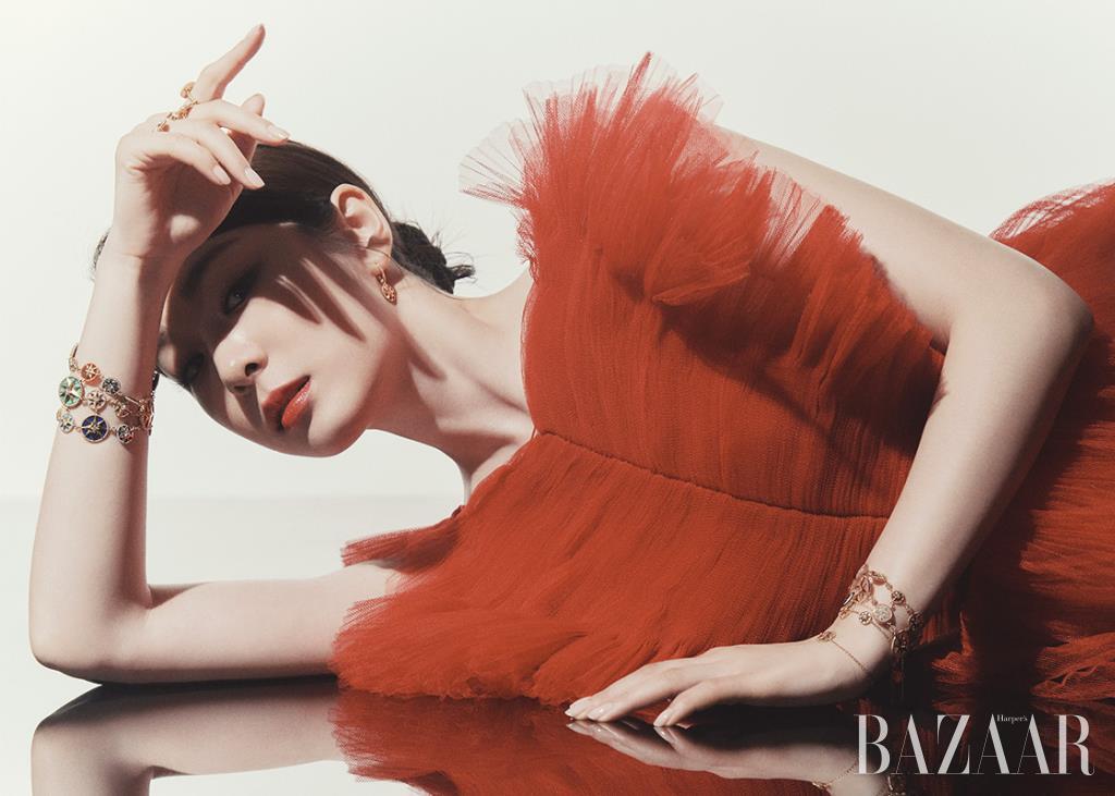 Nữ hoàng sân băng Yuna Kim tỏa sáng như vì sao trong trang sức Dior Rose des Vents