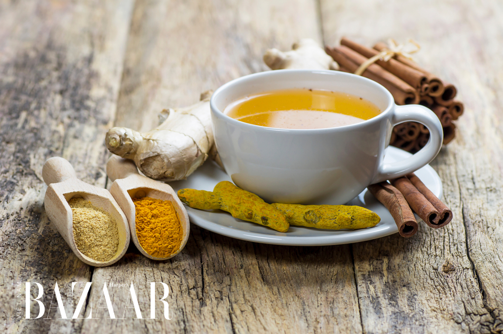 cách uống tinh bột nghệ để giảm cân: trà nghệ 