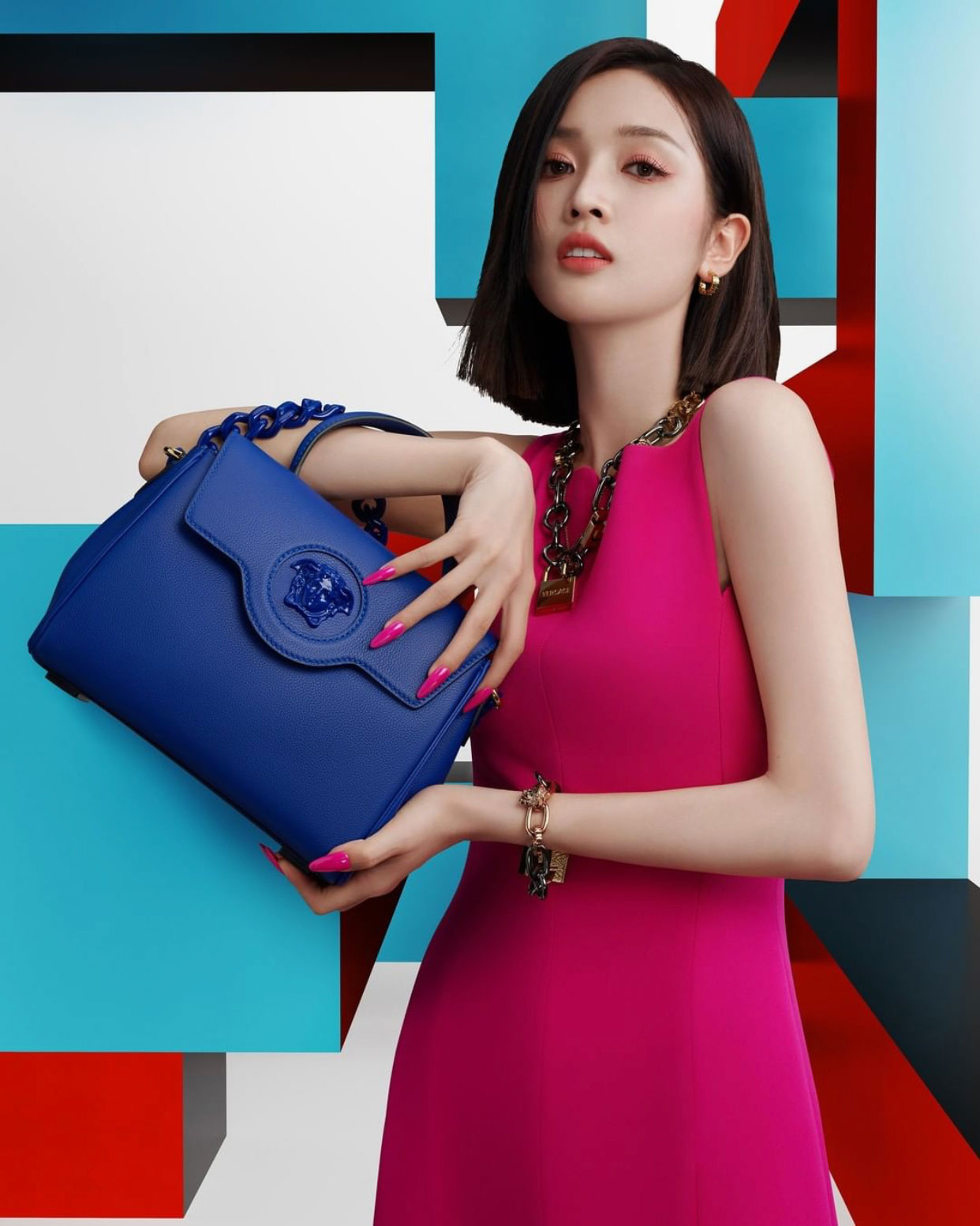 Versace đưa Ngô Tuyên Nghi lên chiến dịch quảng cáo Thu Đông 2021 toàn cầu