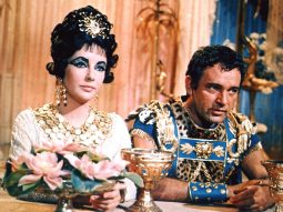 Những bộ phim chiến tranh cổ đại hay nhất: Nữ hoàng Cleopatra - Cleopatra (1963)