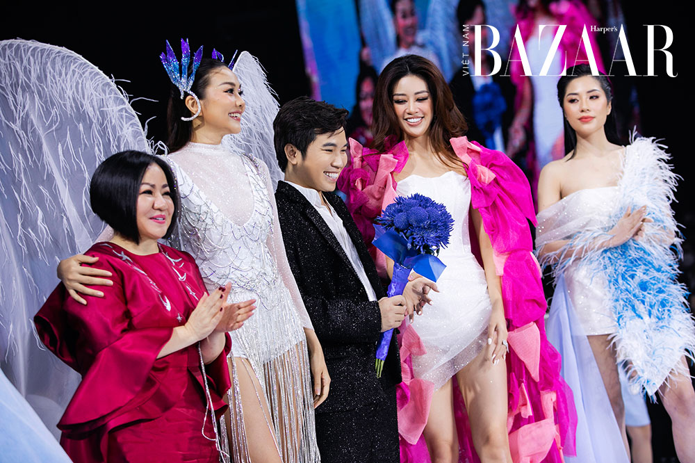 Từ trái sang: Chị Trang Lê - chủ tịch AVIFW 2021, Siêu mẫu Thanh Hằng, NTK Ivan Trần, Hoa Hậu Khánh Vân