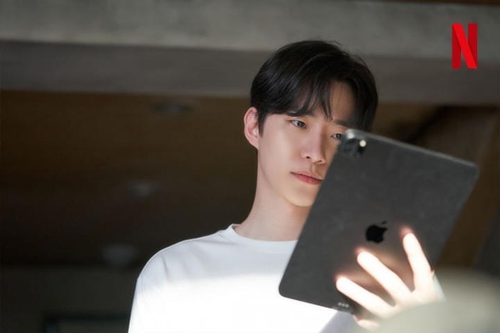 Người nổi tiếng – Celebrity (2023)