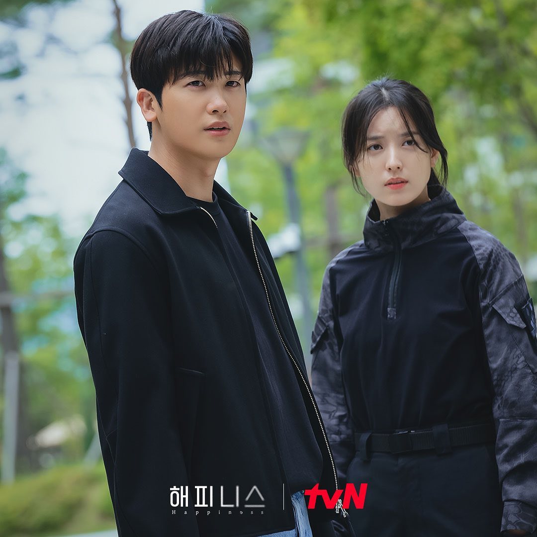 Phim zombie Hàn Quốc 2021: Chung cư có độc - Happiness (2021)