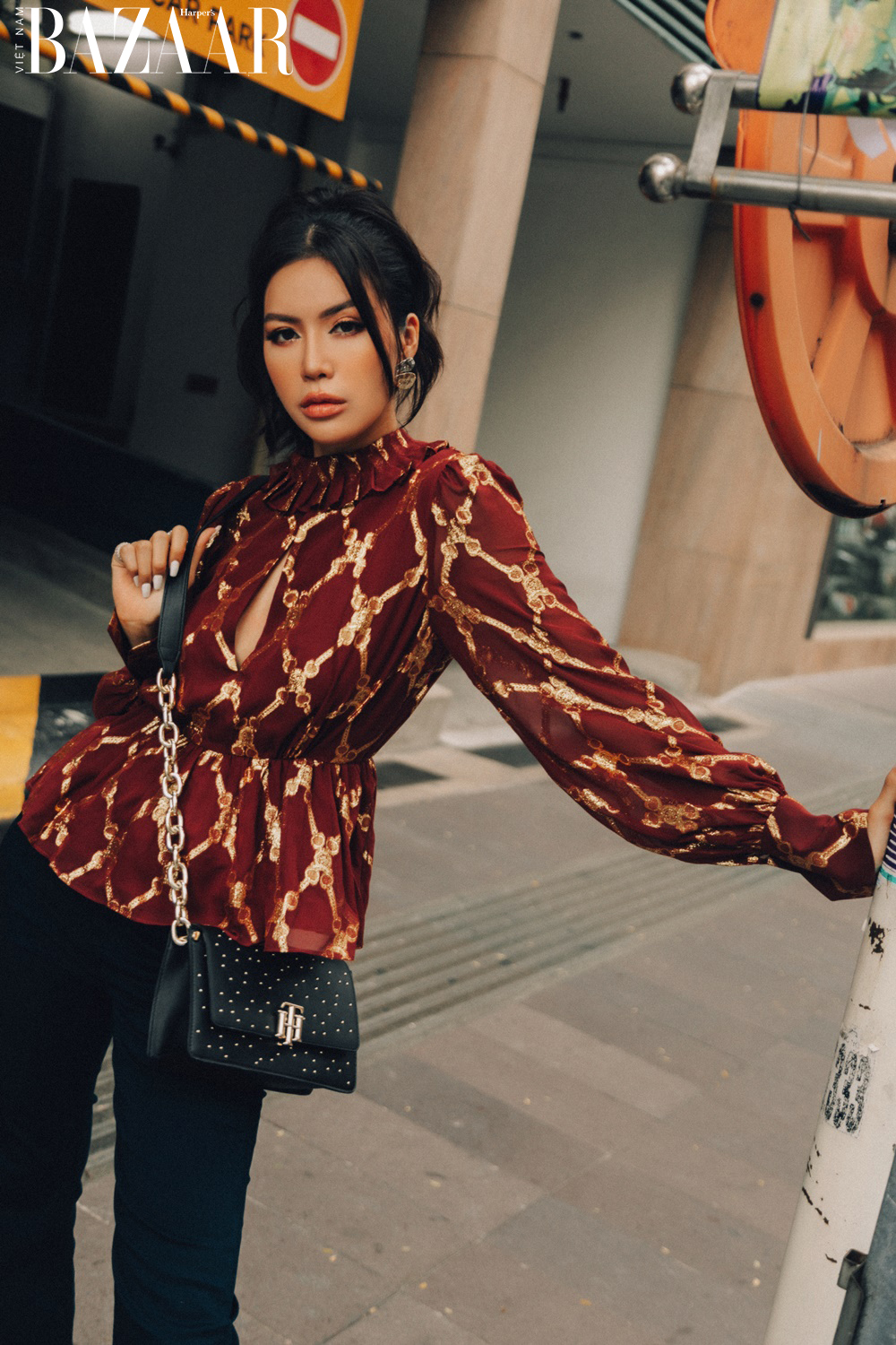 Harper's Bazaar_Siêu mẫu Minh Tú dạo phố ngày Tết_3