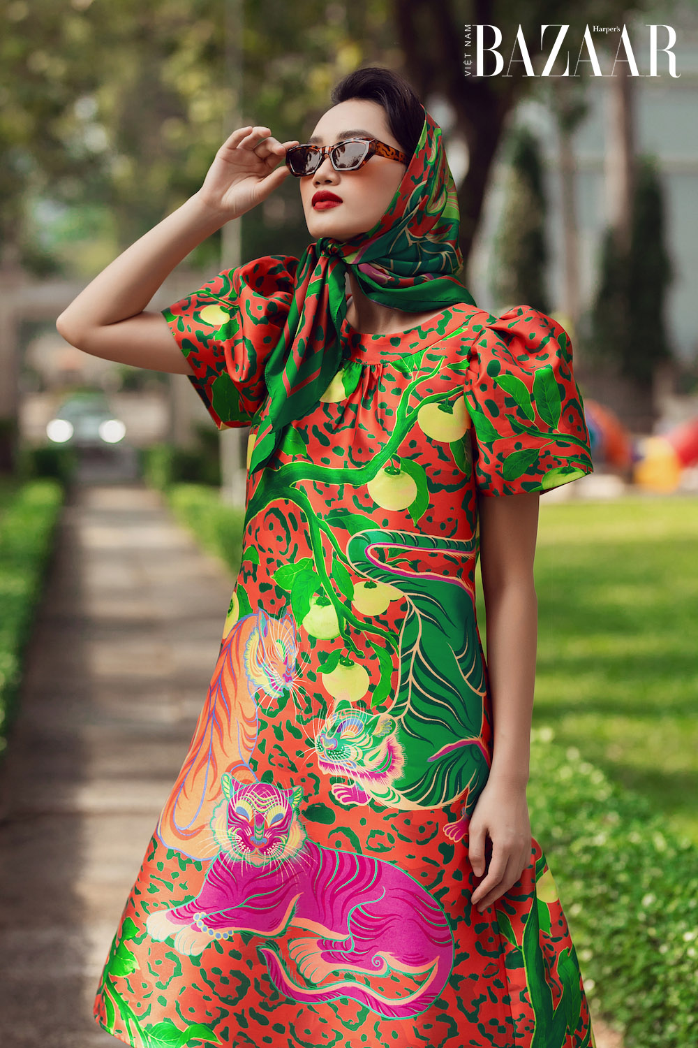 Quỳnh Anh diện váy áo họa tiết hổ của VUNGOC&SON