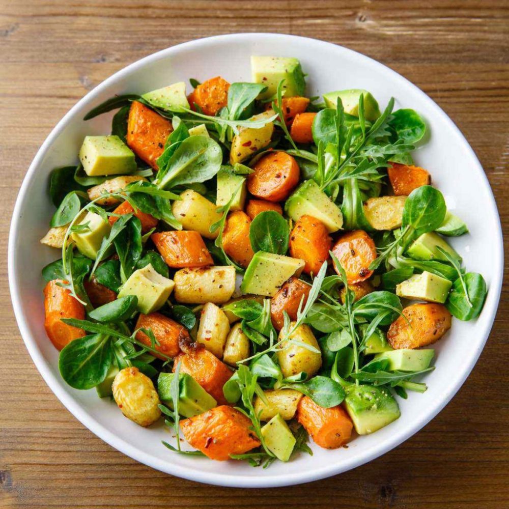 cách thực hiện salad bơ rau xanh trộn hạn chế cân
