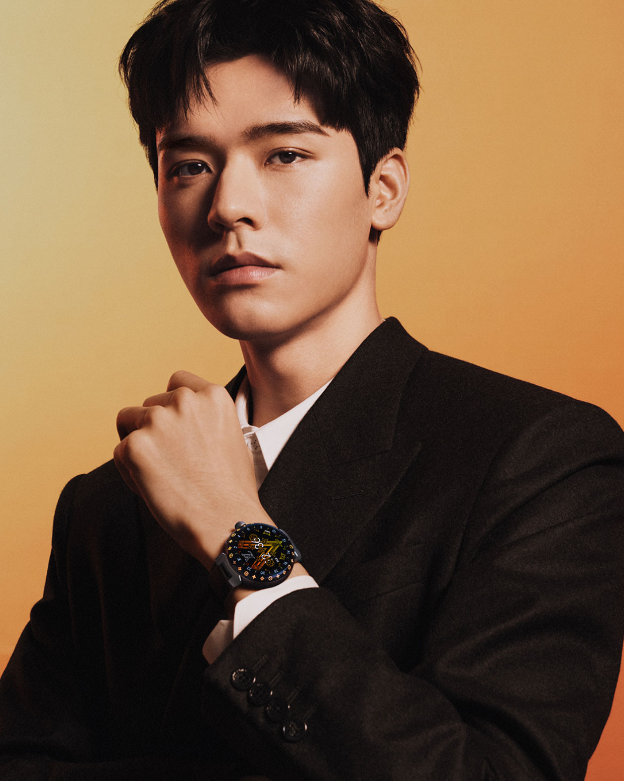 Louis Vuitton đưa Cung Tuấn lên chiến dịch quảng bá đồng hồ thông minh
