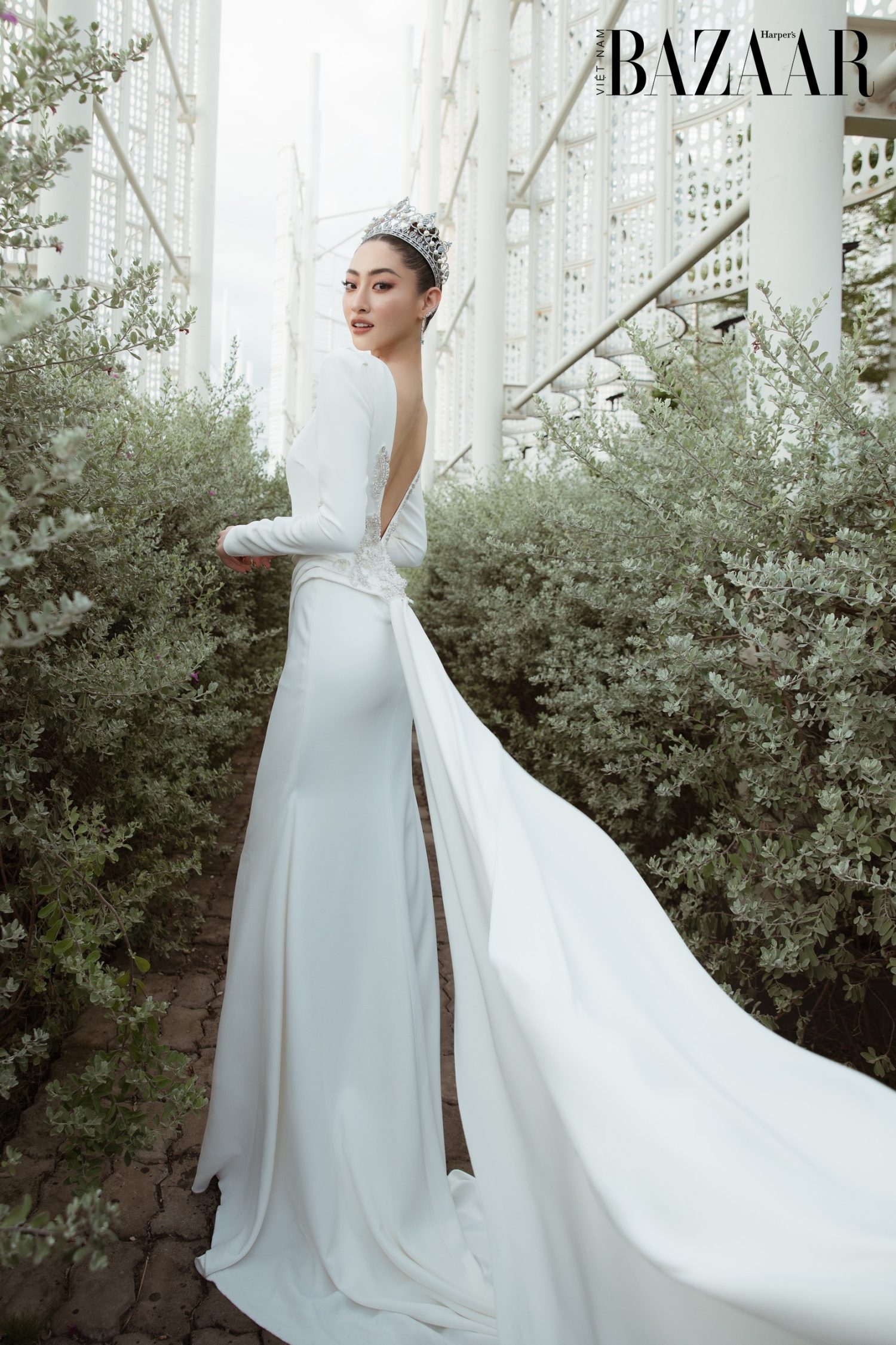 Harper's Bazaar_Hoa hậu Lương Thùy Linh mặc đầm cưới_05