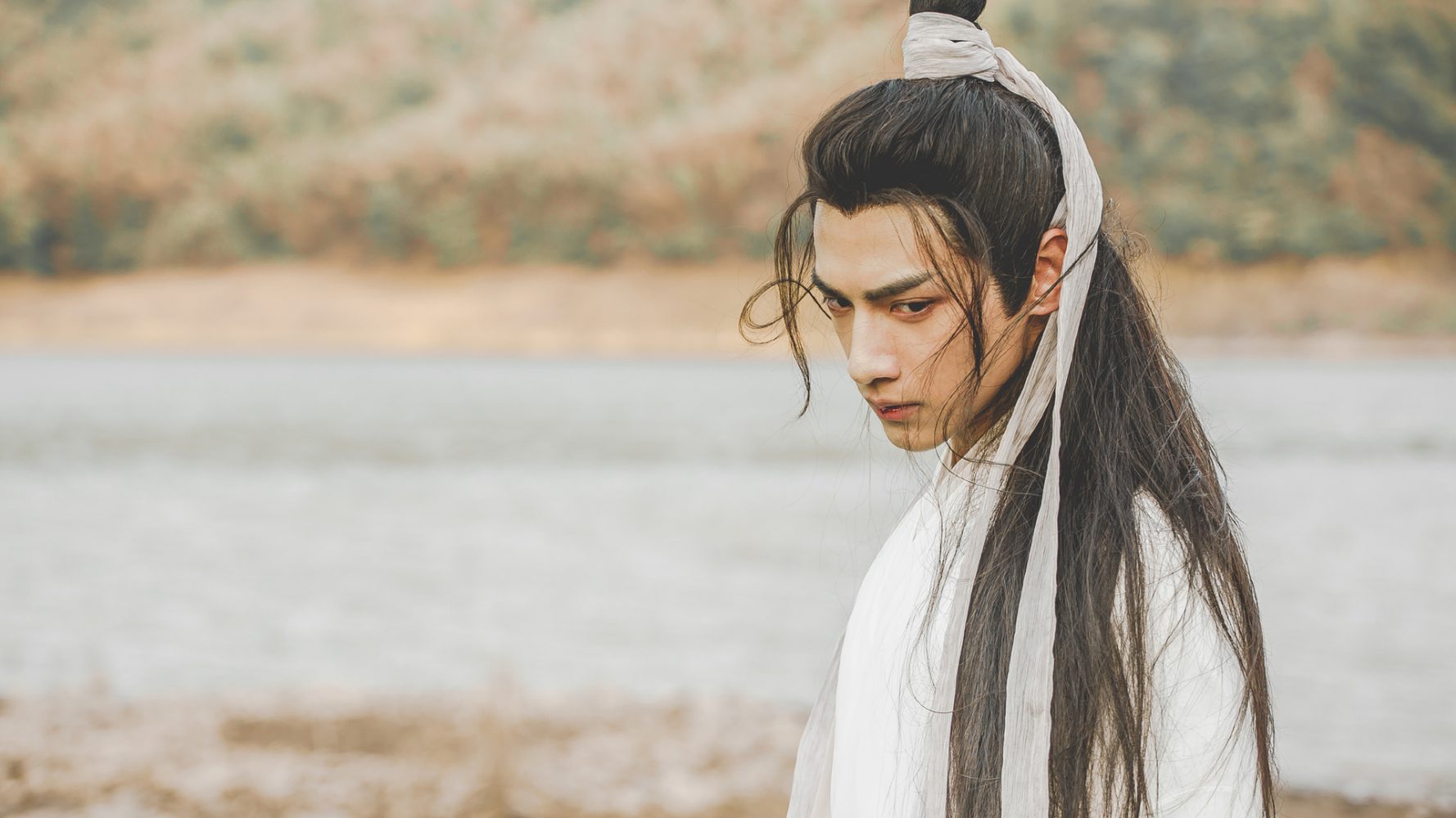 Phim cổ trang của La Vân Hi: Hương mật tựa khói sương - Ashes of Love (2018)