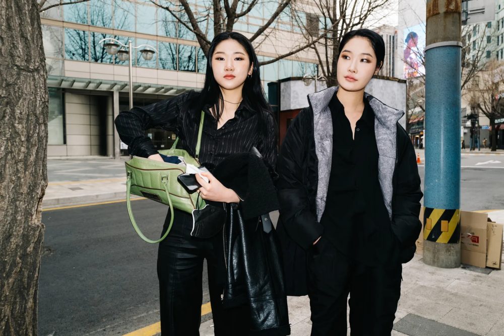 BZ-Seoul-fall-2022-rtw-street-style-fashion-show-48