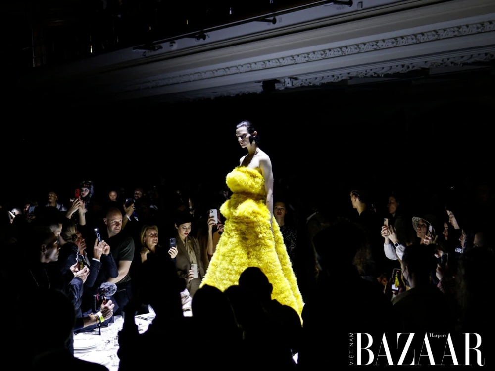 BZ-burberry-fashion-show-fw22-women-feature