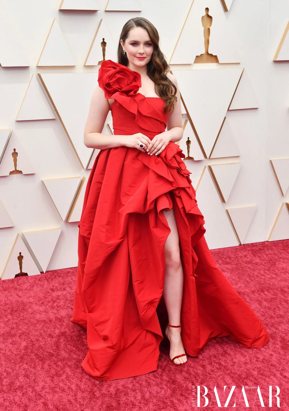 BZ-thoi-trang-tham-do-Oscar-2022-red-carpet-best-looks-Amy-Forsyth-Marchesa