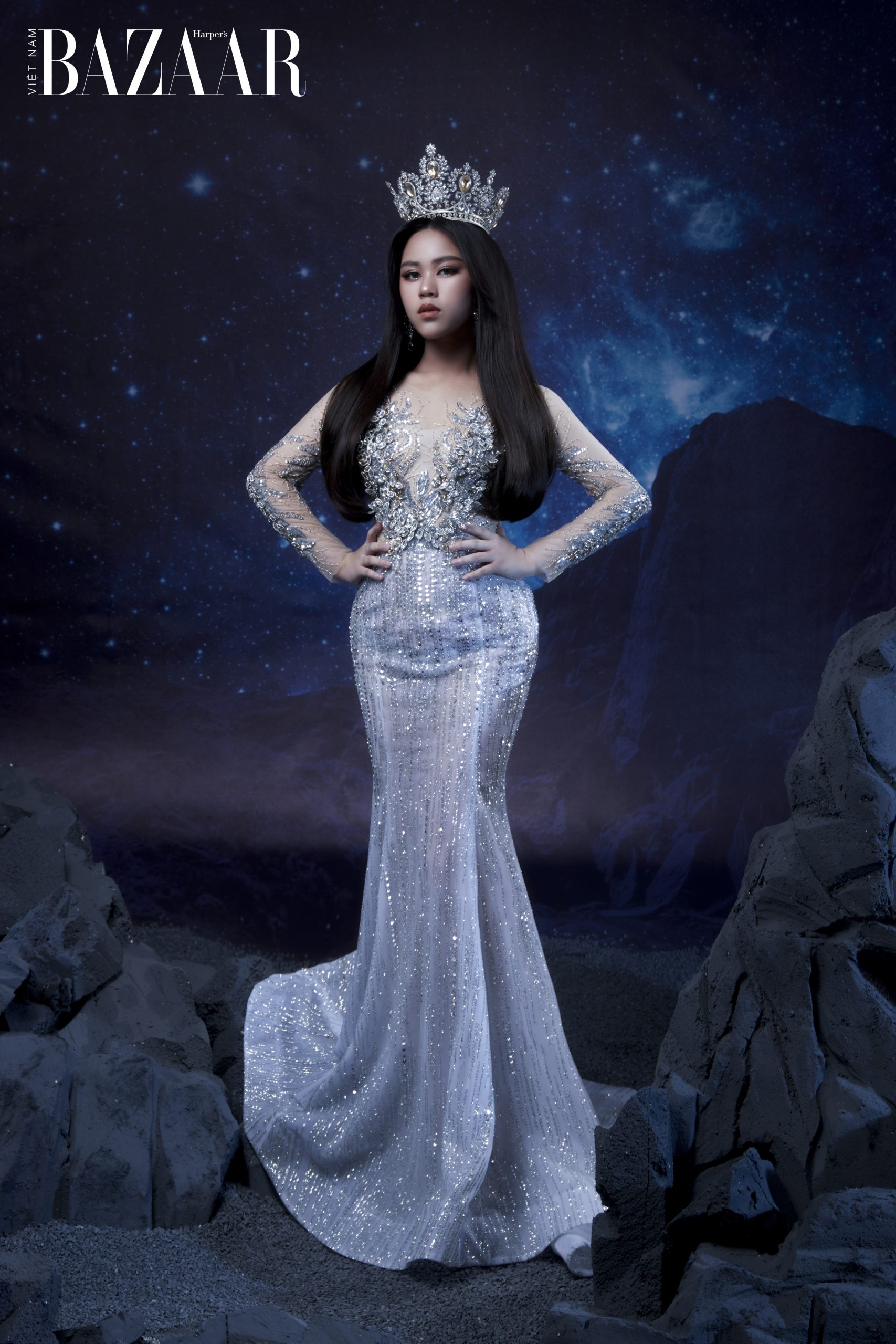 (Harper's Bazaar) Bella Vũ mặc thiết kế của Nguyễn Minh Tuấn, chụp cùng vương miện Miss Eco Teen International 2021