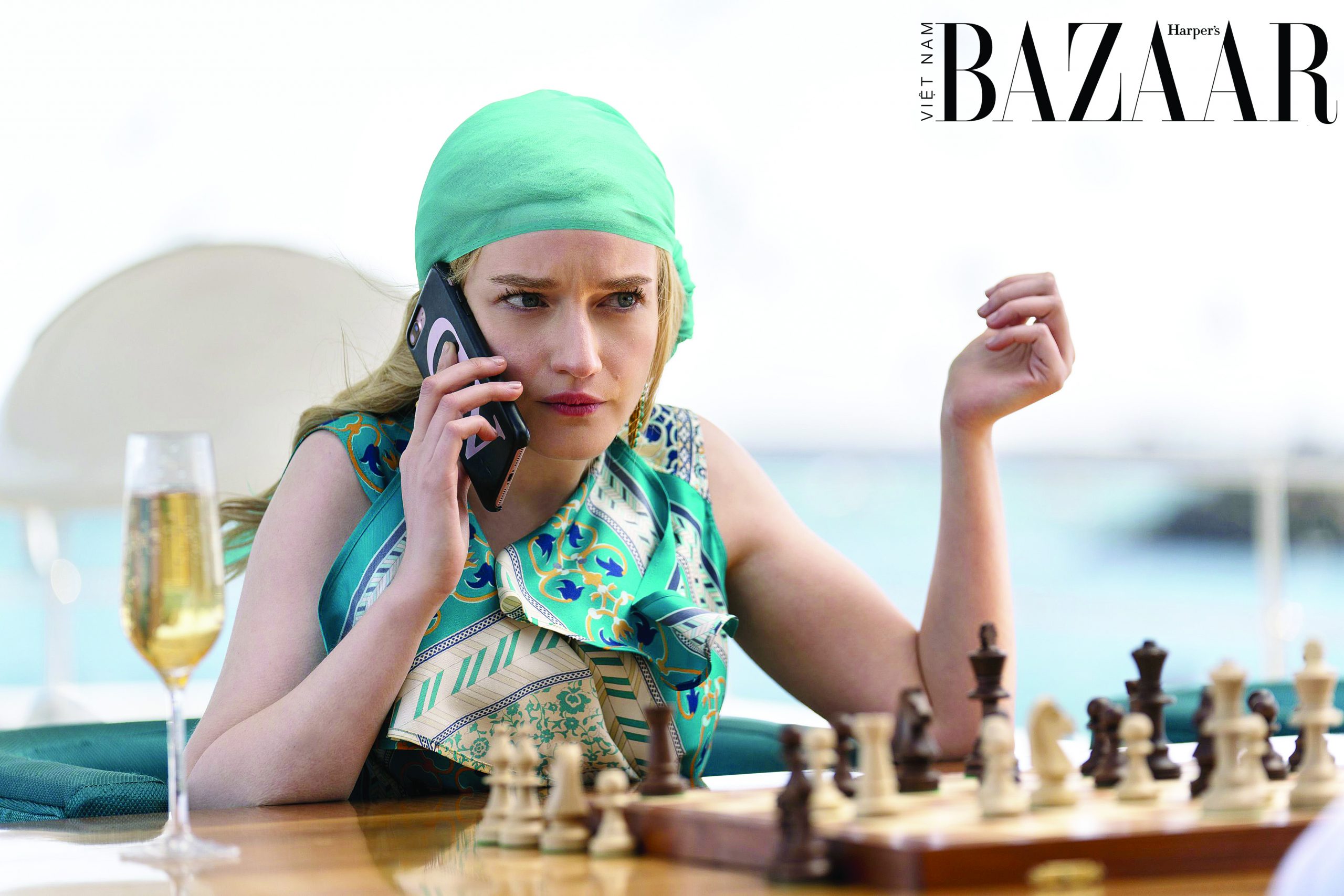 Harper's Bazaar_Phim Inventing Anna của Netflix_05