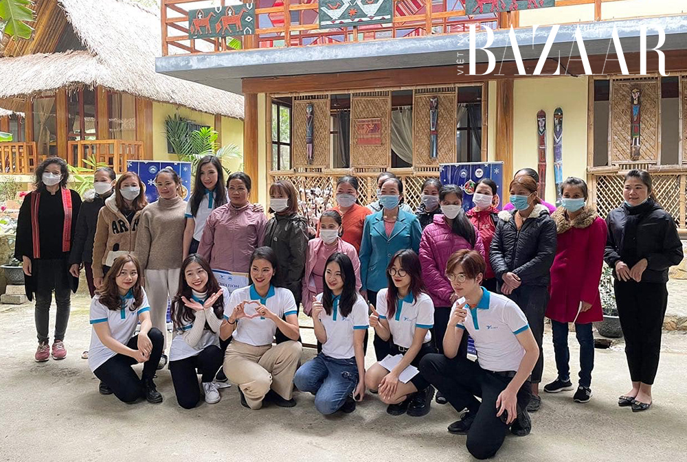  Hương Ly and Empower Woman quyên góp quỹ cho các chị em làng dệt Mai Châu