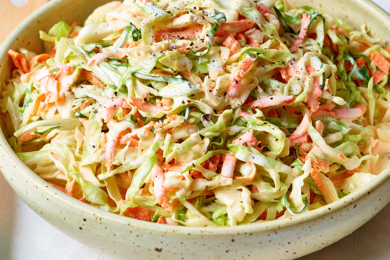 Cách thực hiện salad rau xanh trộn bức mè rang cho tất cả những người tách cân