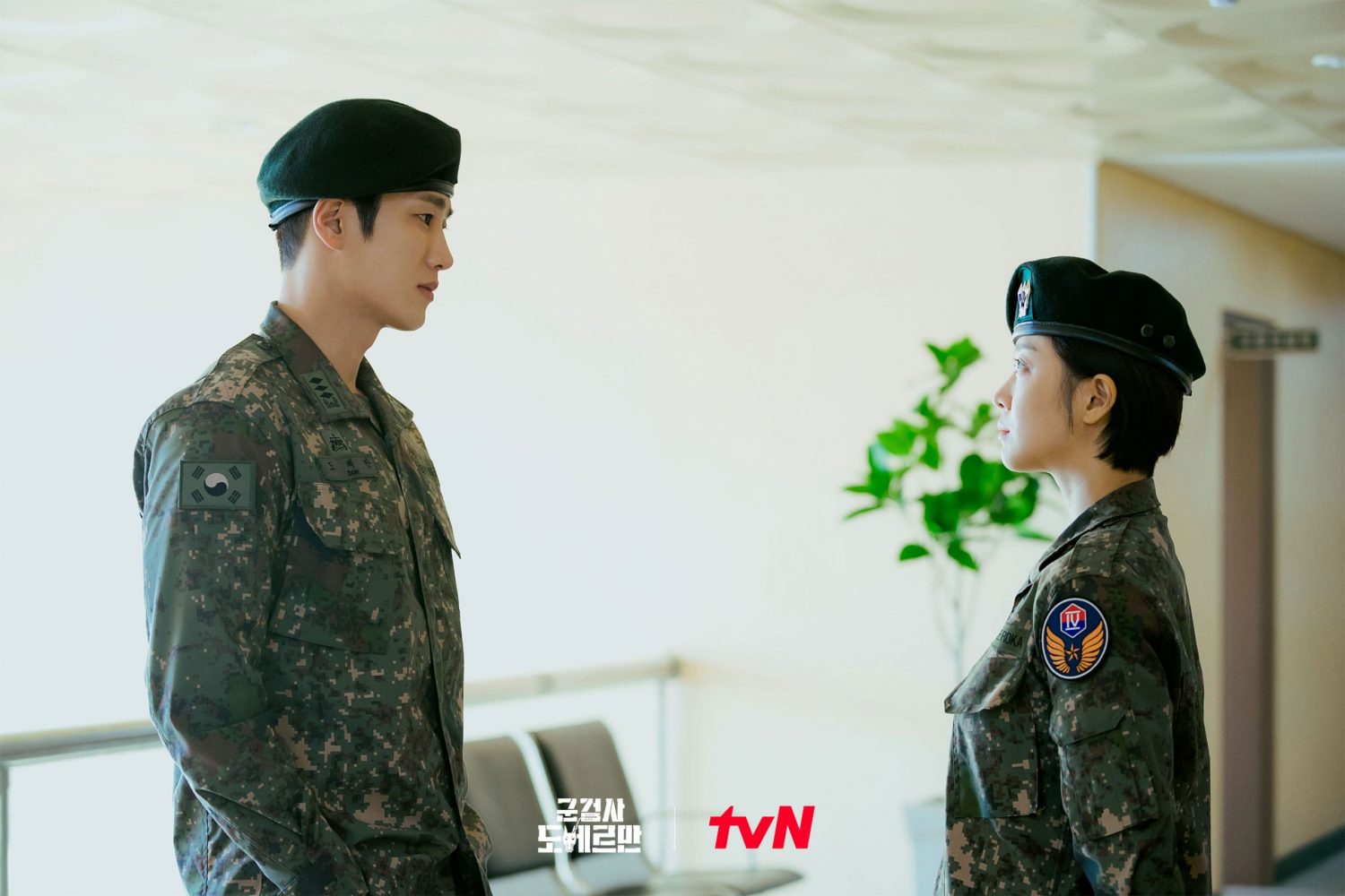 Phim mới của Ahn Bo Hyun: Công tố viên quân sự Doberman - Military Prosecutor Doberman (2022)