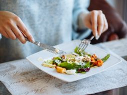Sáng ăn gì để giảm cân? 17 thực phẩm hỗ trợ giảm cân an toàn