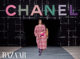 Chanel Thu Đông 2022 kết thúc tuần lễ thời trang Paris với vải tweed