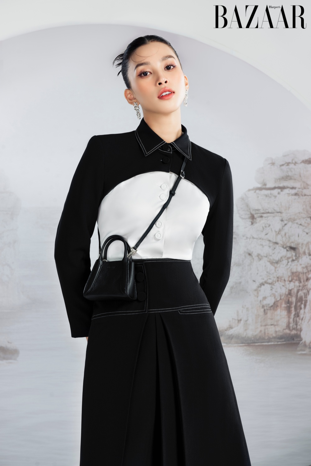 Hoa hậu Tiểu Vy trong trang phục White Plan Resort 2022 