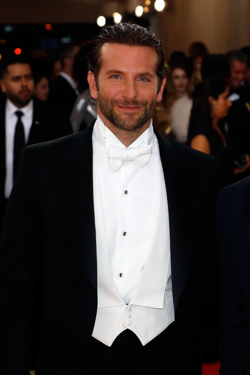 BZ-dress-code-white-tie-met-gala-2022-Bradley-Cooper