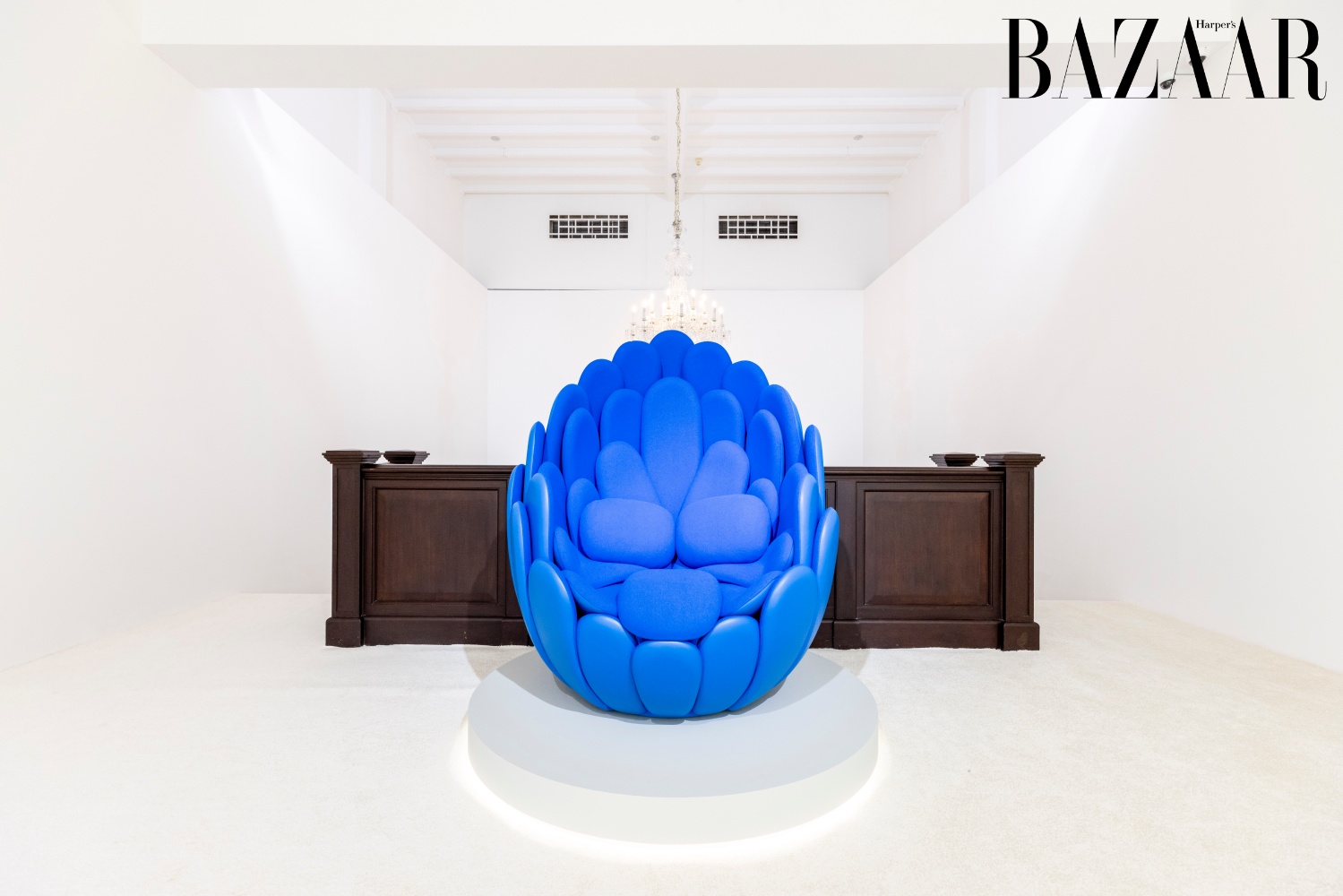Ghế Bulbo do nghệ sĩ Fernando và Humberto Campana thiết kế, thuộc bộ sưu tập Objets Nomades của Louis Vuitton.