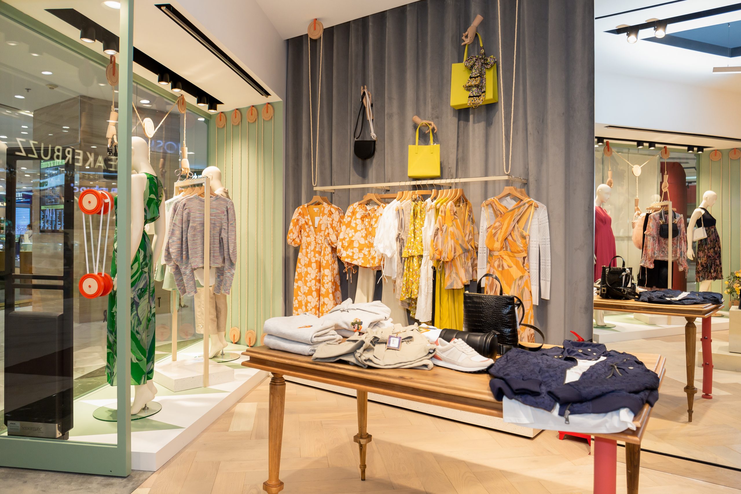 Harper's Bazaar_Ted Baker khai trương cửa hàng ở Vincom Đồng Khởi