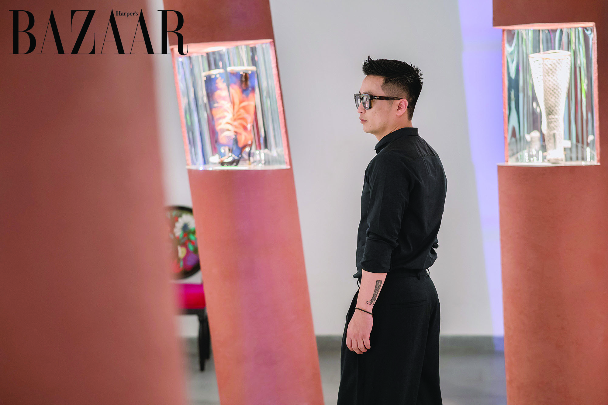 Harper's Bazaar_ Trưng bày giày gốm sứ Vưu Đức Thắng_05