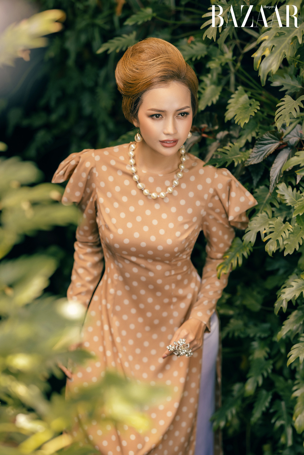 NTK Võ Việt Chung ra mắt BST áo dài lấy cảm hứng từ phụ nữ Sài Gòn xưa