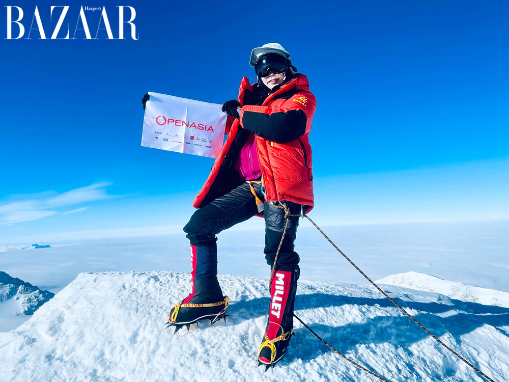 Céline Nha Nguyen chinh phục đỉnh núi Vinson Massif