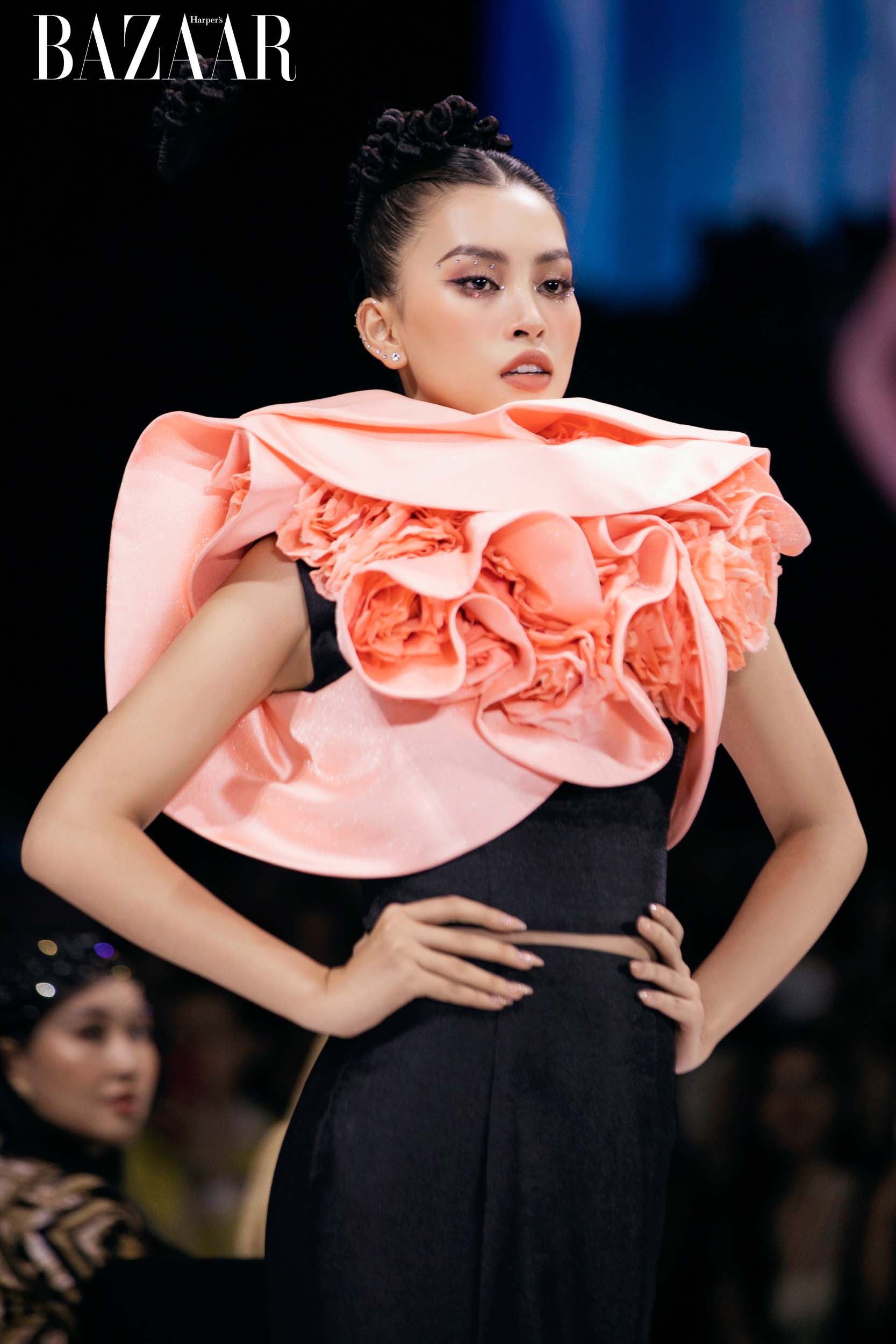 Harper's Bazaar_hoa hậu Tiểu Vy tại AVIFW_03