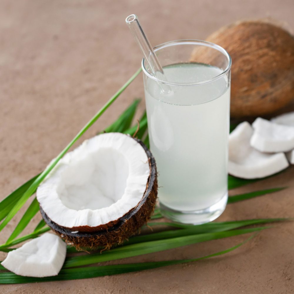 Nước dừa hỗ trợ giảm cân nhờ ít calo