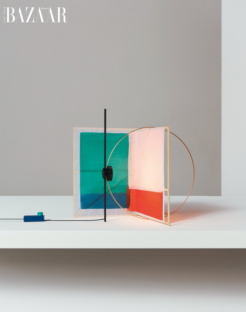 BZ-Hermes-thiet-ke-noi-that-Milan-design-week-2022-Coulisse-T-shaped-table-lamp-Hermes-©Hugo-Mapelli