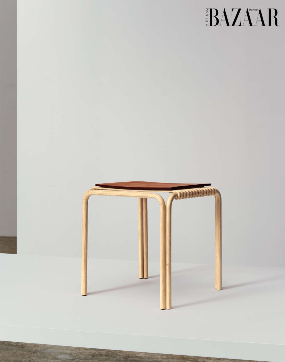 BZ-Hermes-thiet-ke-noi-that-Milan-design-week-2022-Karumi-stool-Hermes-©Hugo-Mapelli