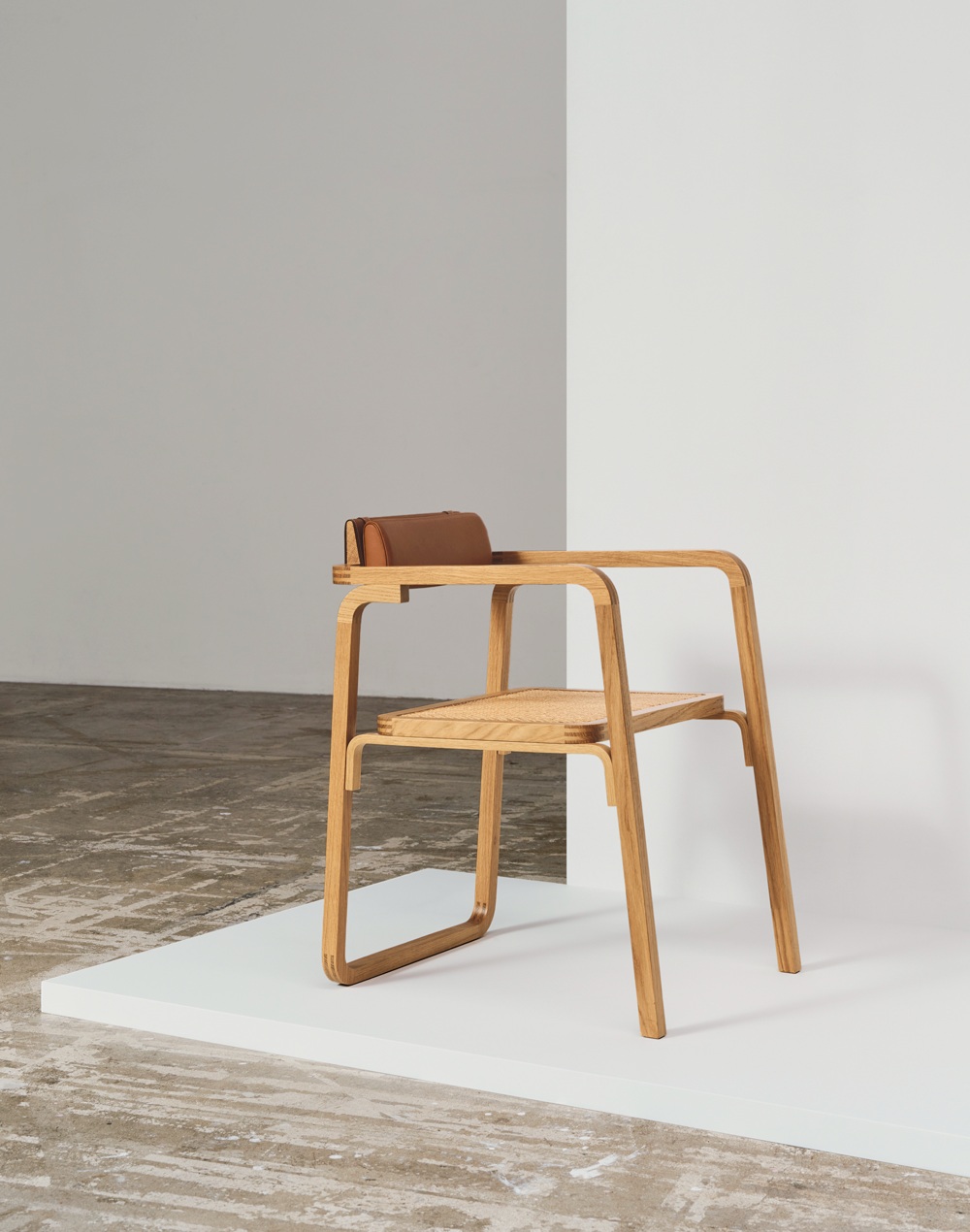 BZ-Hermes-thiet-ke-noi-that-Milan-design-week-2022-Oria-chair-Hermes-©Hugo-Mapelli