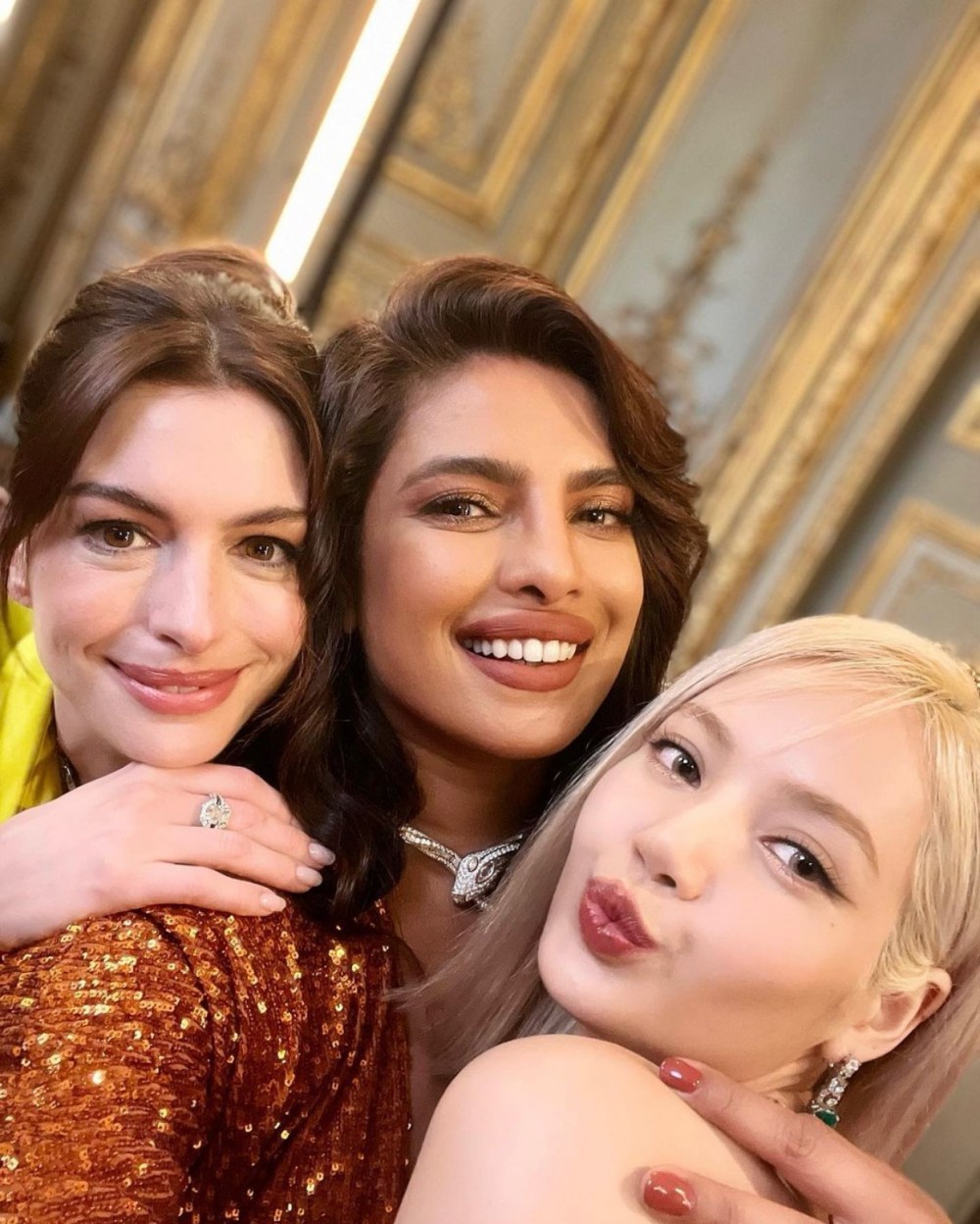 BZ-lisa-blackpink-anne-hathaway-priyanka-chopra-bvlgari-event-the-eden-garden-of-wonders-11