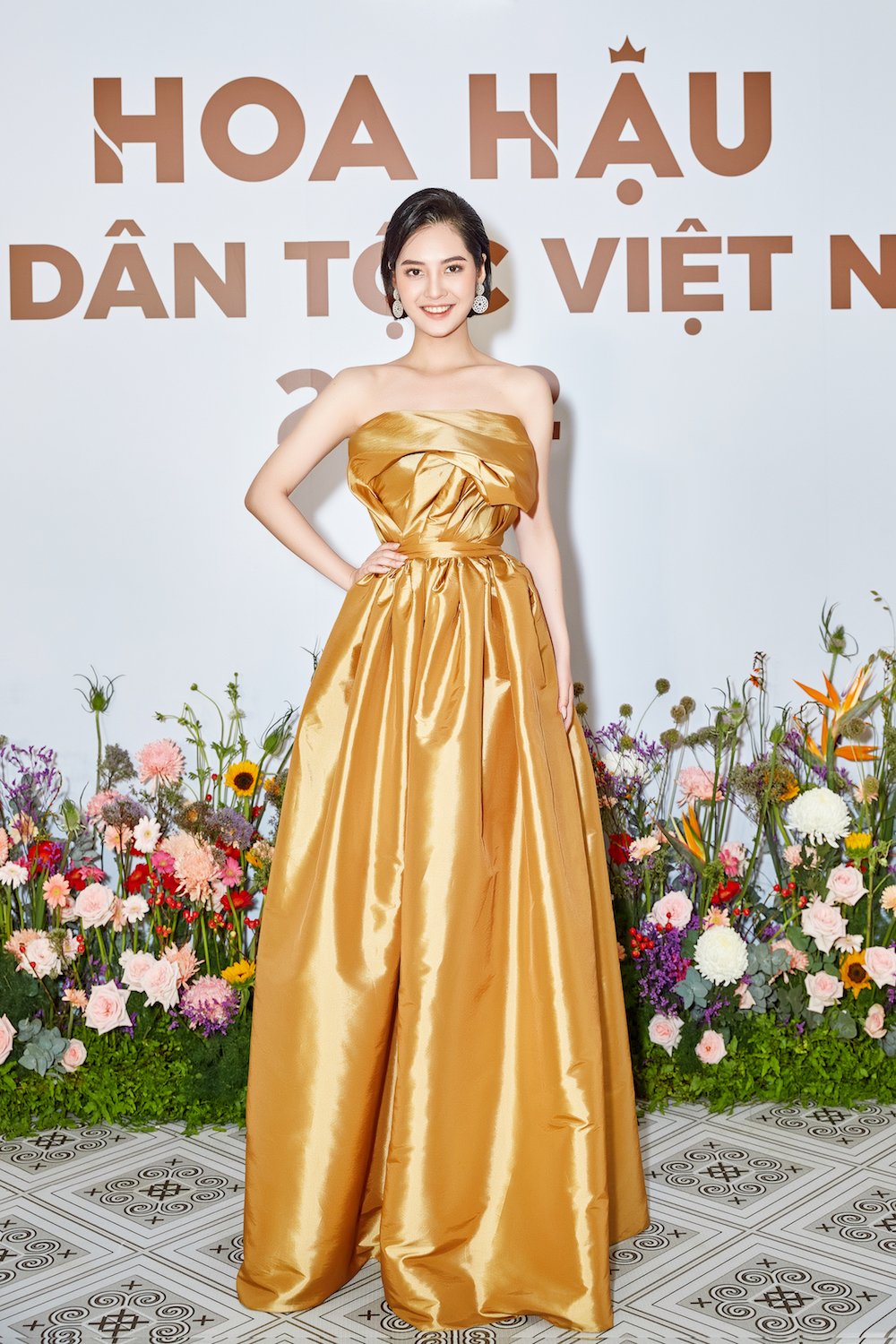 Hoa hau cac dan toc Viet Nam Nong Thi Thuy Hang - Profile ấn tượng của top 30 thí sinh vòng Chung khảo phía Nam – Hoa hậu các Dân tộc Việt Nam