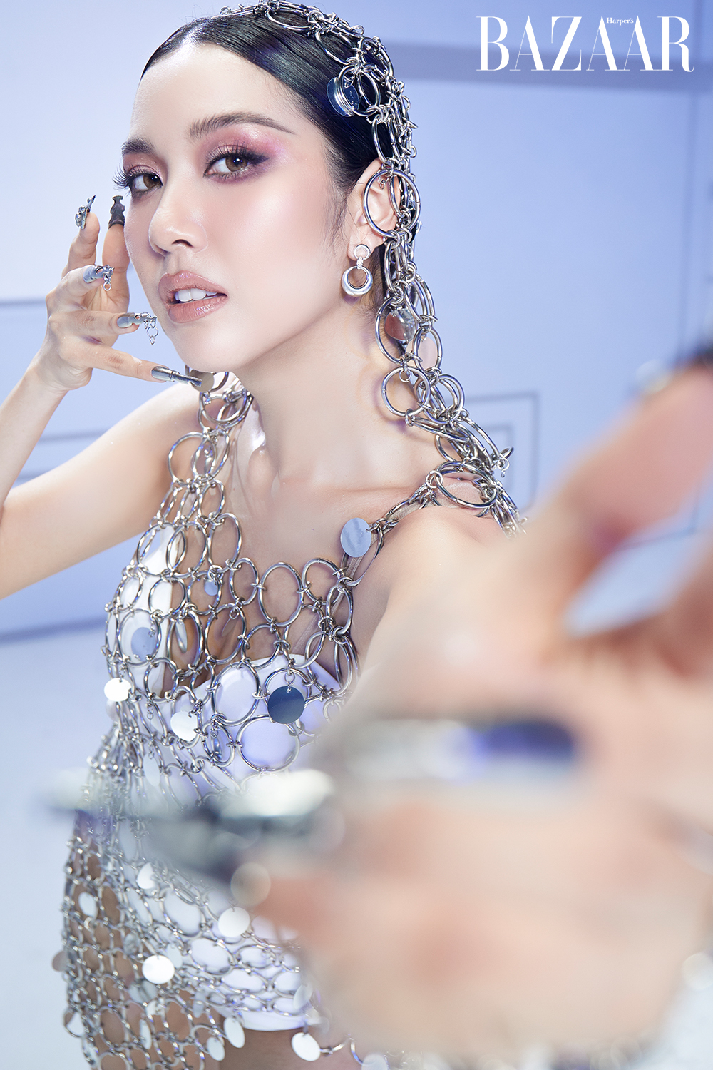 Tạo hình nữ hoàng của Thúy Vân trong MV đầu tay mang tên Trái Tim Yêu Thương