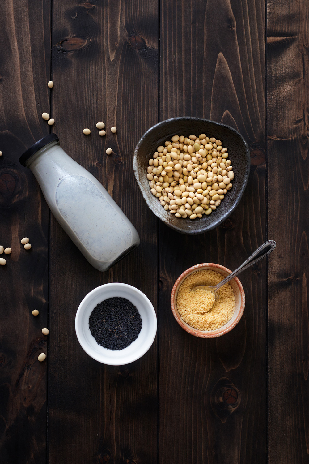 Các loại sữa hạt giảm cân: Sữa đậu nành mè đen