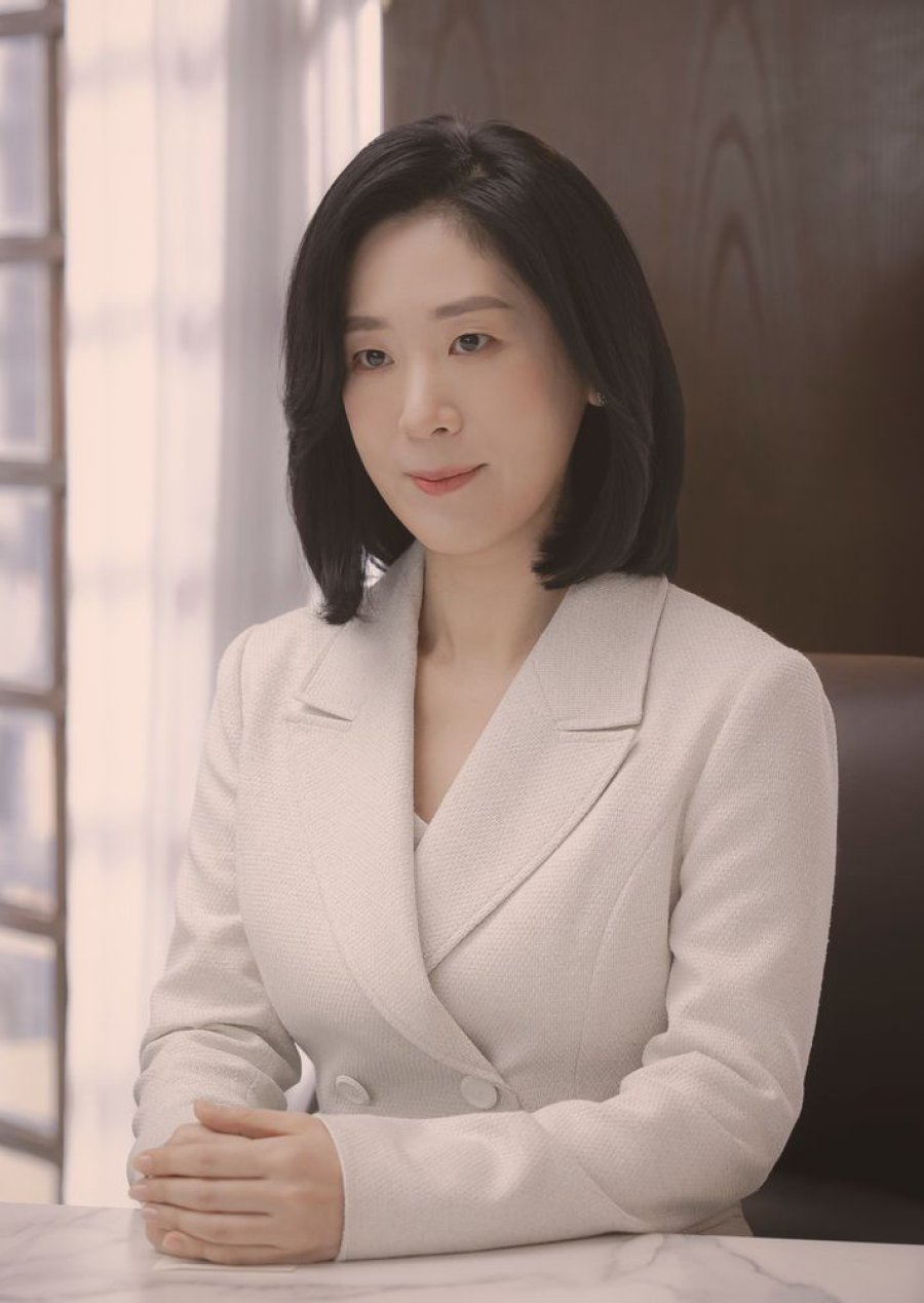 Han Seon Young (Baek Ji Won đóng)