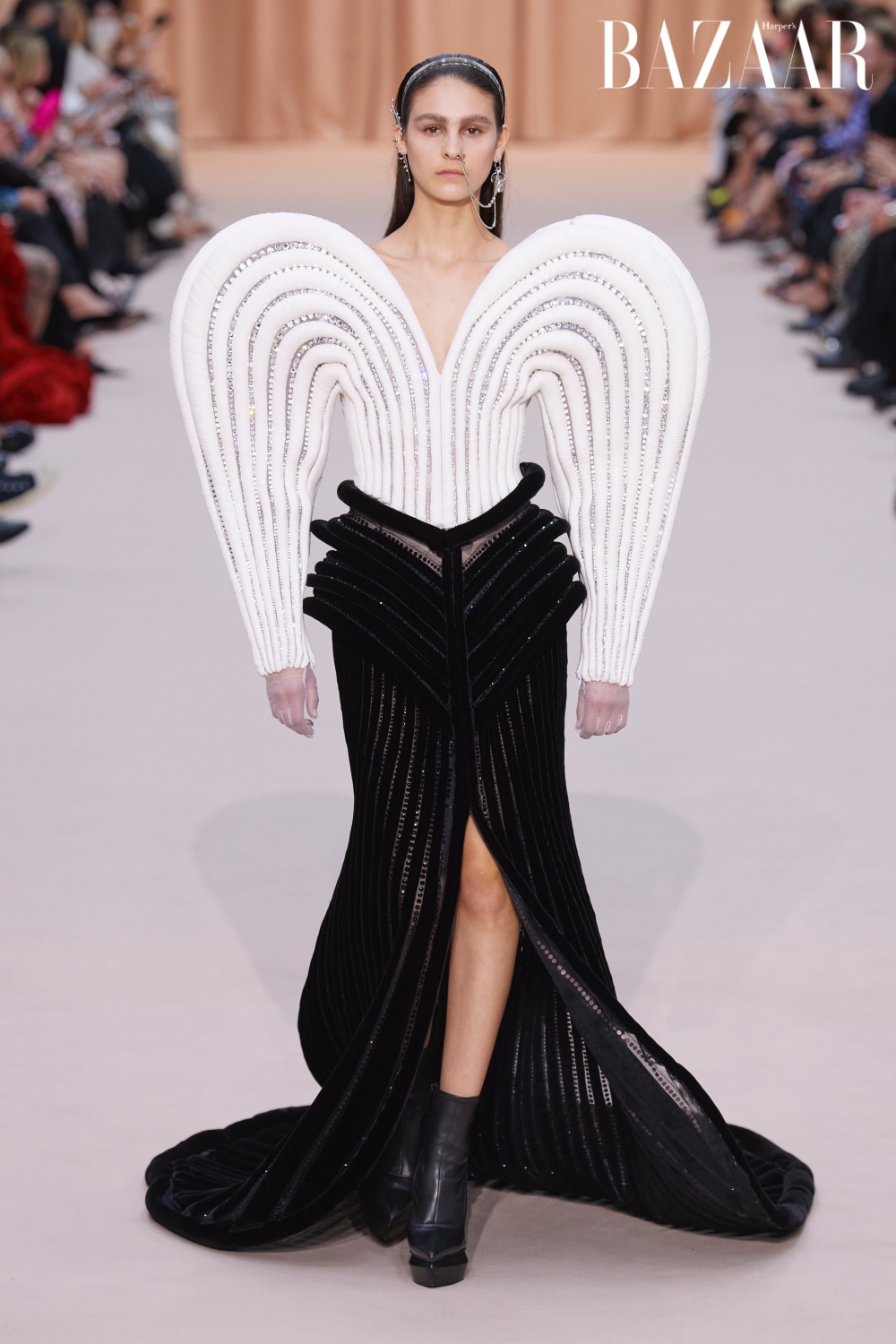 Haute Couture Thu Đông 2022/23 by Olivier Rousteing