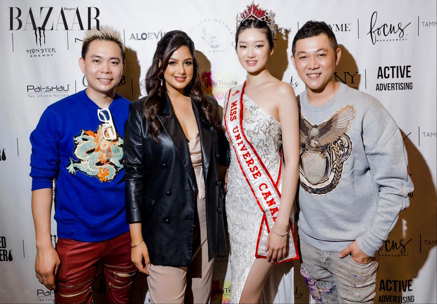 Đương kim Hoa hậu Hoàn vũ thế giới Harnaaz Sandhu (áo đen), Tân Hoa hậu Hoàn vũ Canada Amelia Tu đến ủng hộ nhà thiết kế. 