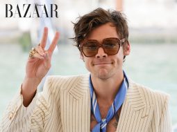 Harper's Bazaar_Harry Styles mặc Gucci tại liên hoan phim Venice_11