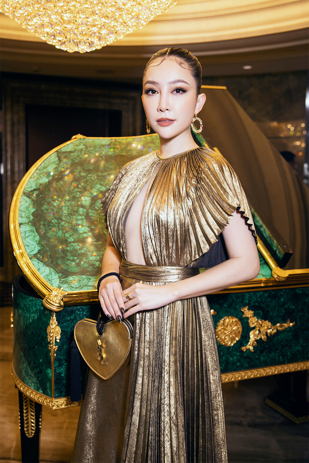 Harper's Bazaar_Hoa hậu Hà Kiều Anh CEO thẩm mỹ viện JK_08