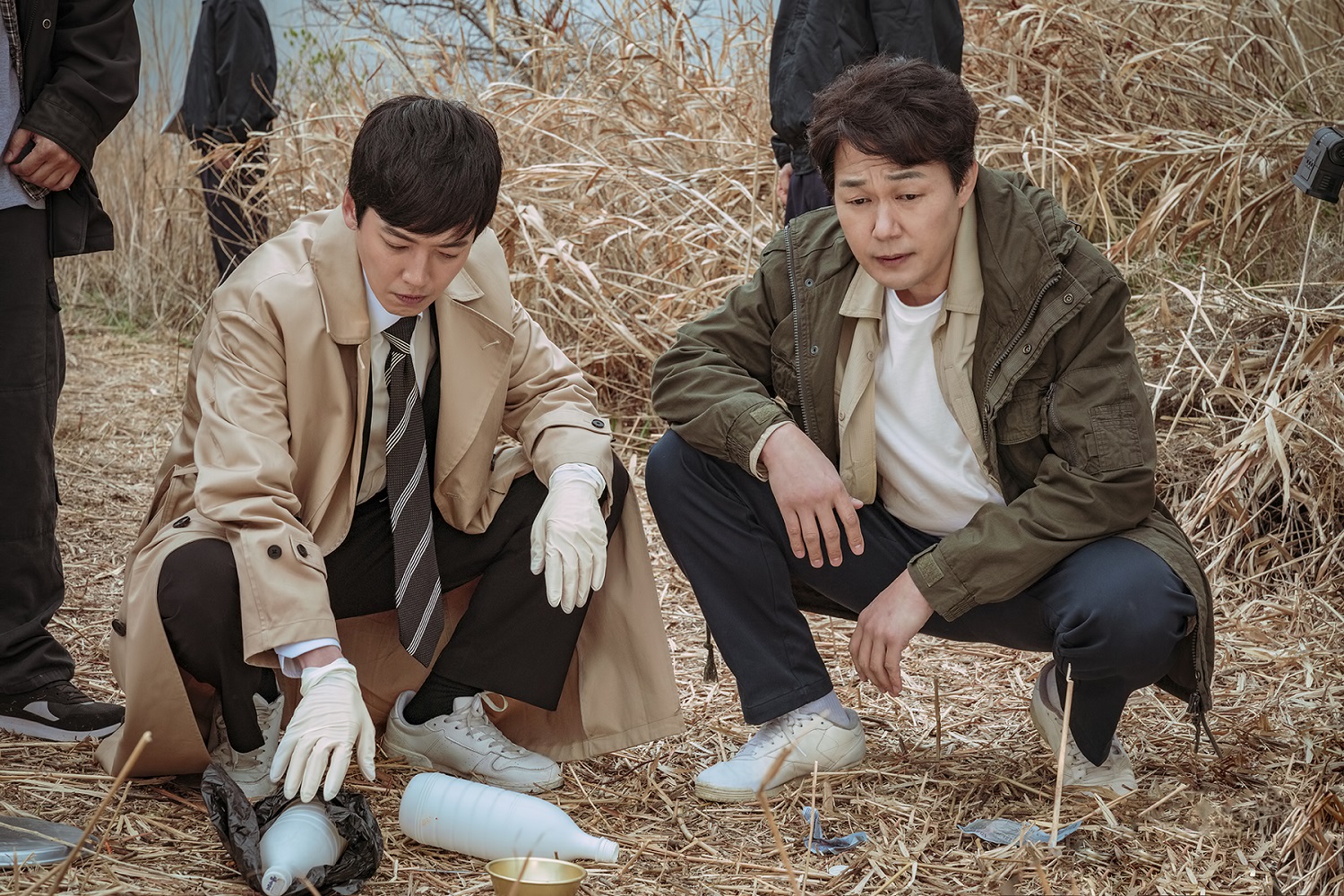 harper bazaar phim dieu tra phap y han quoc 6 1 - Top 8 bộ phim hình sự điều tra pháp y Hàn Quốc đáng xem nhất