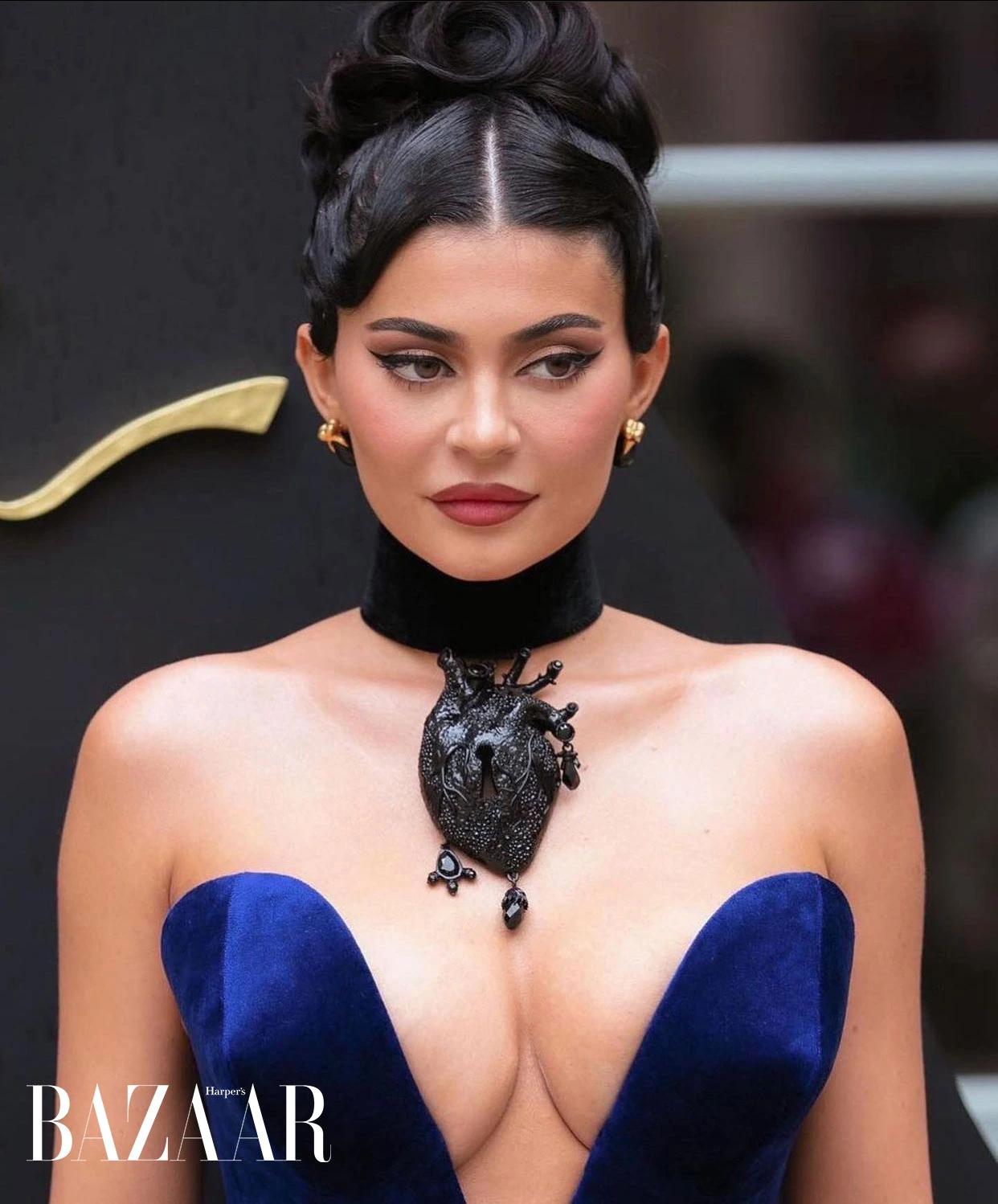 Kylie Jenner dự tuần lễ thời trang Paris với những bộ cánh khoe vòng một