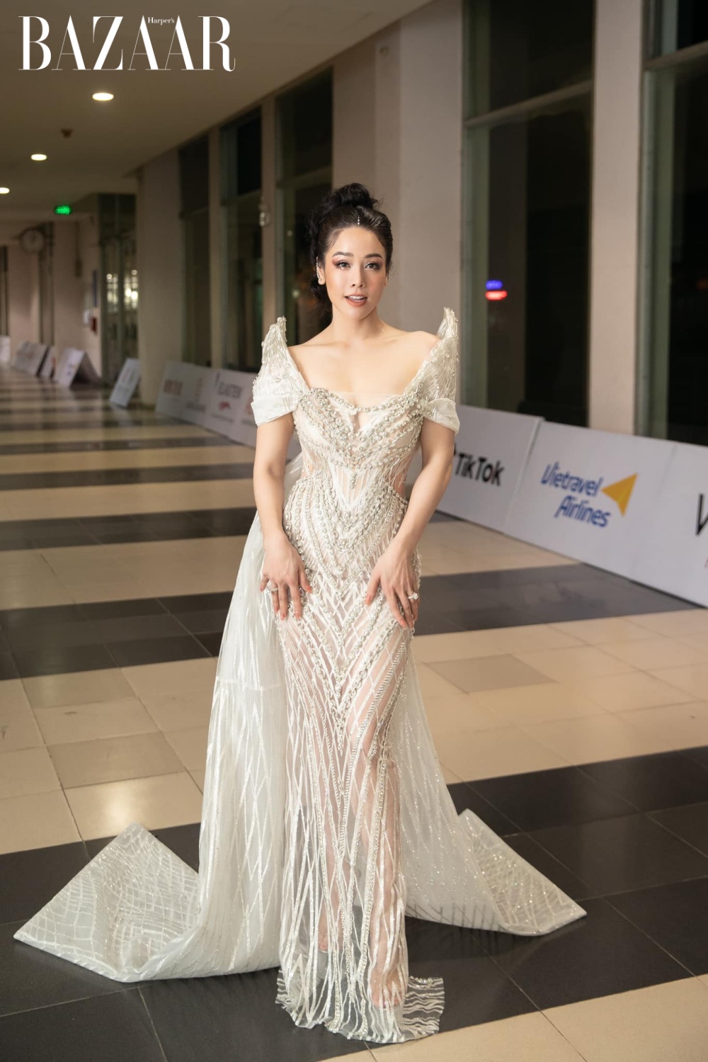 Nhật Kim Anh trong trang phục của NTK Lâm Lâm tại chung kết Miss Grand 2022 